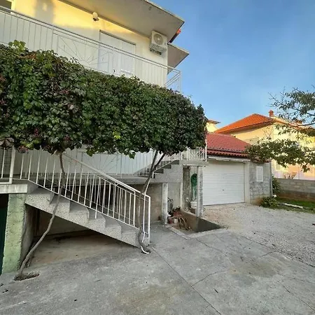 Modern Tome With Terrace, Free Parking & Wi-fi, *