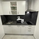 Modern Tome With Terrace, Free Parking & Wi-fi, Apartmán Zadar