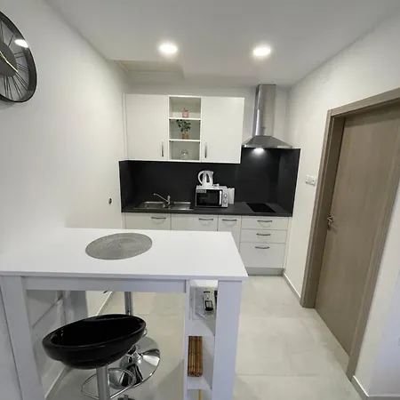 Modern Tome With Terrace, Free Parking & Wi-fi, Apartament *