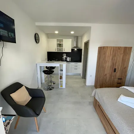 Modern Tome With Terrace, Free Parking & Wi-fi, Задар