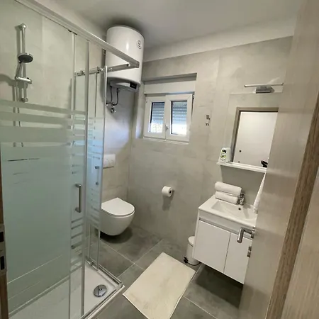 Modern Tome With Terrace, Free Parking & Wi-fi,