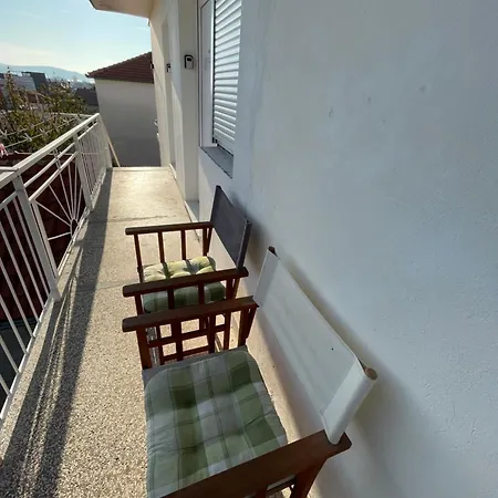Apartmán Modern Tome With Terrace, Free Parking & Wi-fi,