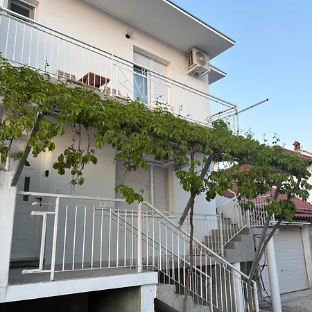 Apartment Modern Tome With Terrace, Free Parking & Wi-fi, Zadar
